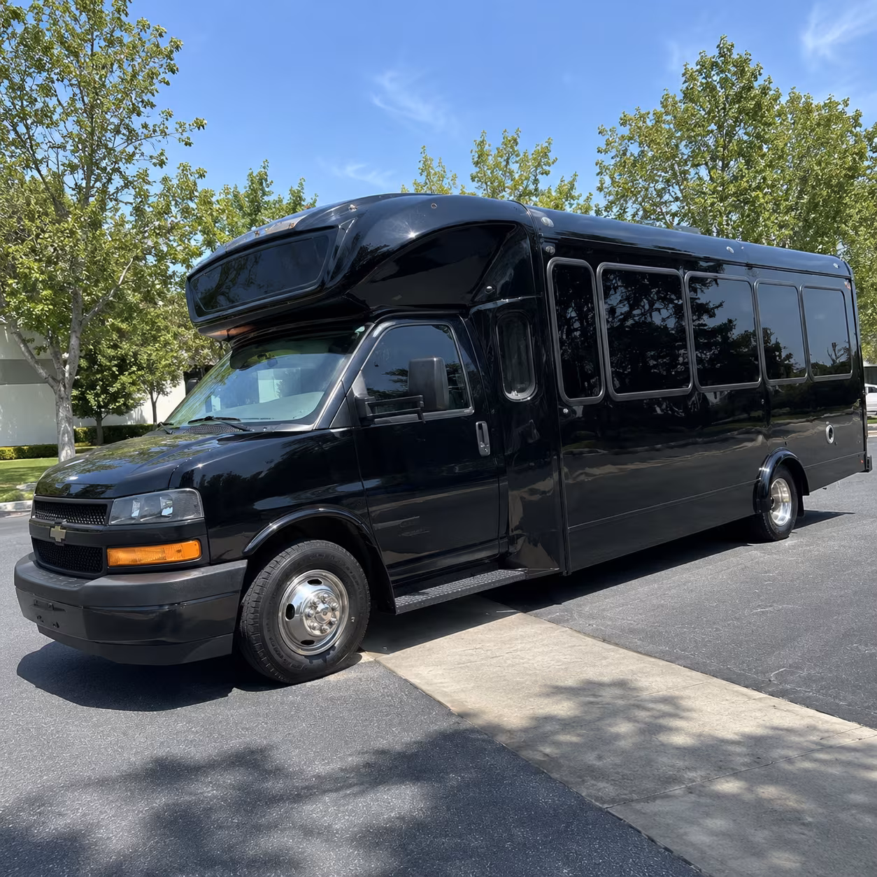 cutler bay 15 passenger party bus